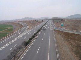 中國在人煙稀少的東北興建G1112集安-雙遼高速公路，被視為有對朝鮮動武的準備。   圖：翻攝中國互動百科/大大貓鼠99