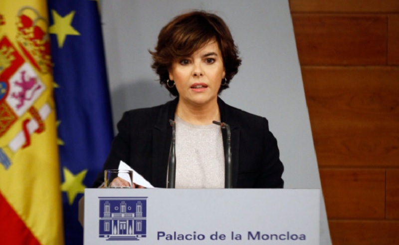 西班牙副總理薩恩茲今(16)日表示，再給加泰隆尼亞自治區主席普伊格蒙特3天時間，如果沒有在19日撤回脫西的獨立宣示，中央政府將直接接管和治理加泰隆尼亞。
   圖：翻攝Soraya Saenz de Santamaria推特