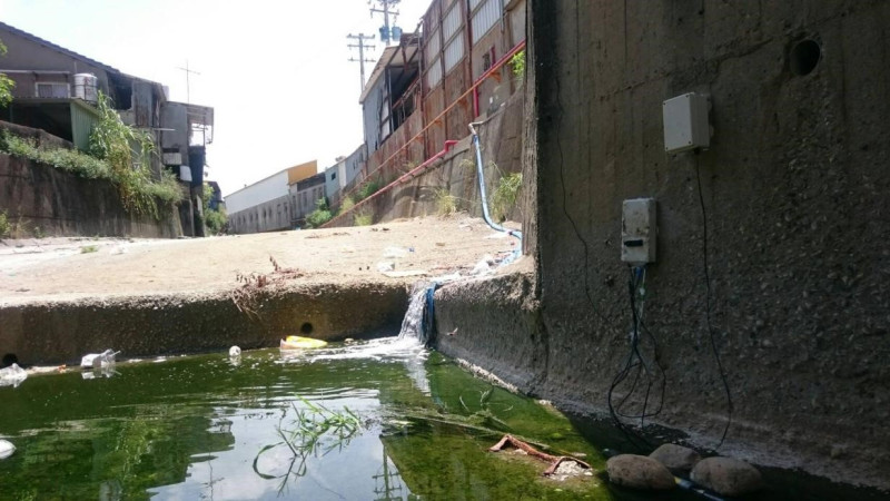 污染好發河段架設水質自動連續監測系統-24小時監測水體水質變化。   圖：台中市環保局/提供