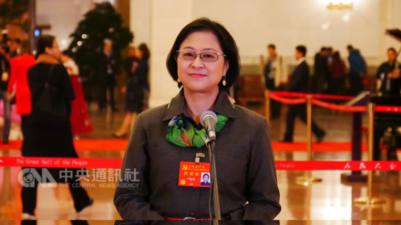 中國共產黨第19次全國代表大會18日揭幕，唯一土生土長的台灣代表、上海市台聯會長盧麗安以台語與華語受訪。   圖：中央社