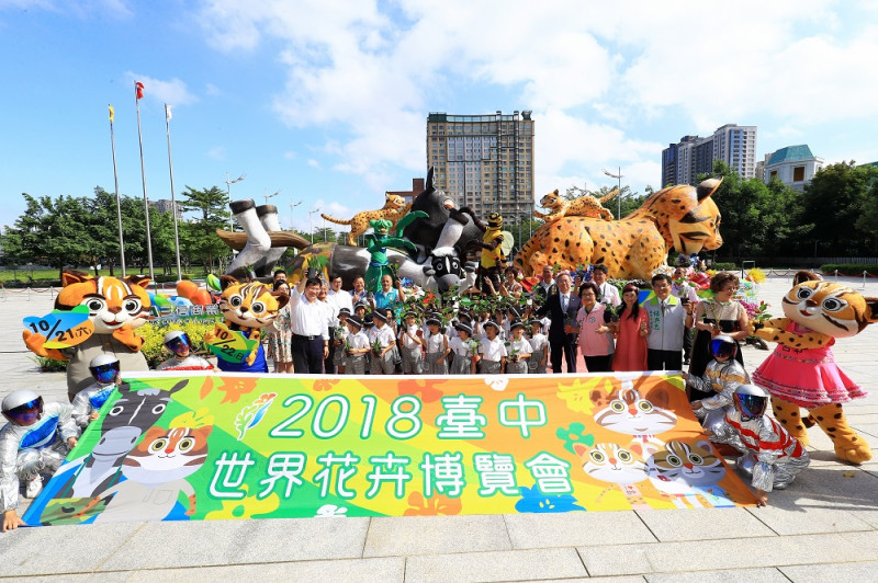 石虎花車今天起在台中市政府廣場展出到22日。   圖: 台中市政府/提供