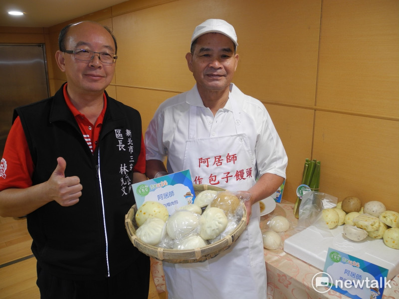 阿居師研發茭白筍製作包子、饅頭及養生捲等美食麵點，Q彈好吃又健康。   圖：王峻昌/攝