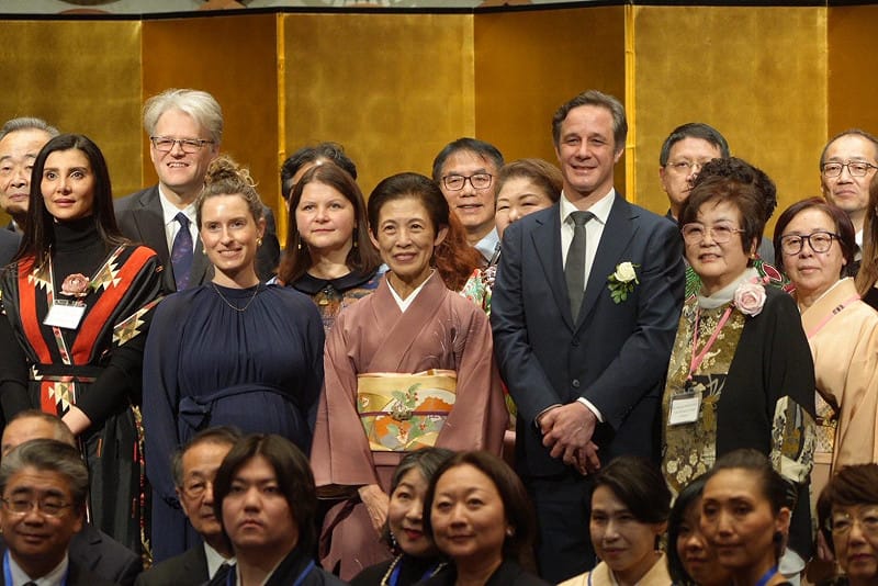 東京國際花道博覽會「Ikebana International Fair 2025」於今日在東京新大谷飯店盛大舉行，延續去年的參展成果，台南市政府今年再度受邀參加，由台南市長黃偉哲率團出席典禮並設置攤位宣傳台南花卉及農產加工品。   圖：台南市政府提供