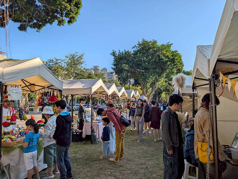 2025創意台中-由小蝸牛市集與_Black_Design策劃「疊疊城市」市集吸引眾多家庭與青年參與。&nbsp;&nbsp;&nbsp;圖：台中市政府/提供