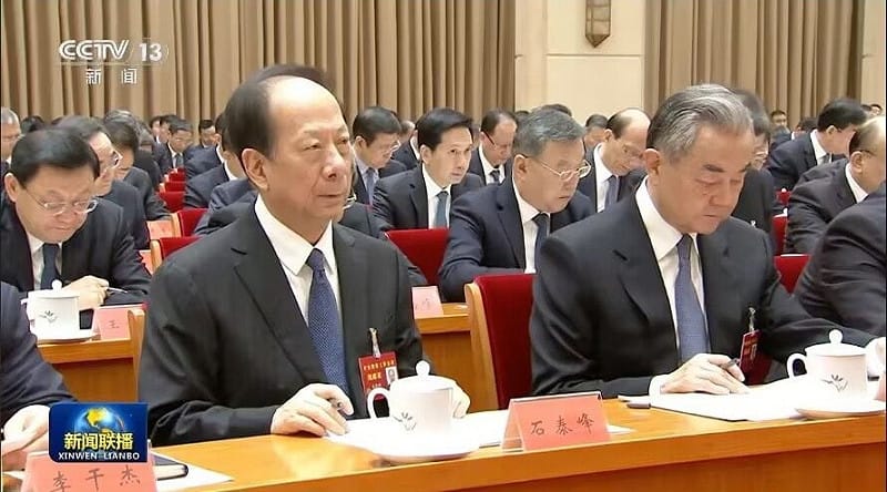 中央經濟工作會議由習近平與七名政治局常委出席,但在央視公布的畫面中,應依筆劃排序列於第一位的馬興瑞並未露面,最先出現的是王毅。 圖:翻攝自X帳號@cskun1989 中央經濟工作會議由習近平與七名政治局常委出席,但在央視公布的畫面中,應依筆劃排序列於第一位的馬興瑞並未露面,最先出現的是王毅。 圖:翻攝自X帳號@cskun1989