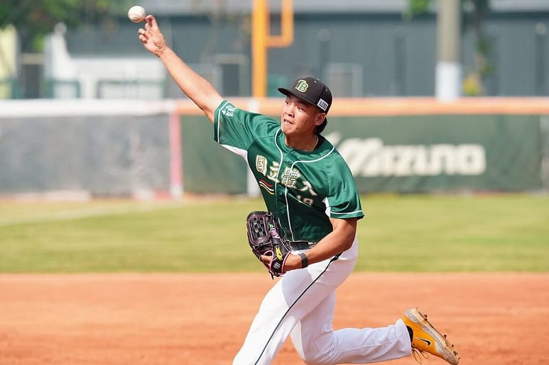 114學年度大專棒球聯賽（公開一級）國立體大12日與嘉義大學鏖戰至延長賽11局，國體投手黃玠瀚（圖）延長賽後援登板，投2局連飆5K穩守，助隊以4比3搶下預賽第10勝。（大專體總提供）中央社記者謝靜雯傳真　114年12月12日   