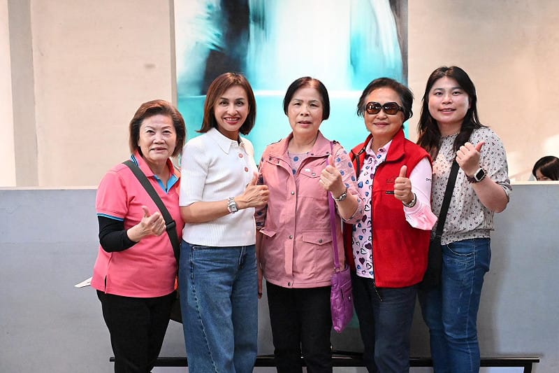 邱議瑩(左二)和來自各行各業的傑出女性暢聊高雄的未來願景。   圖：邱議瑩競選總部/ 提供