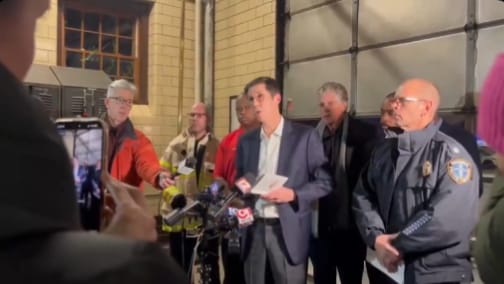 普羅維登斯市長證實，嫌犯全身黑衣仍在逃。   圖/截圖至X平台影片