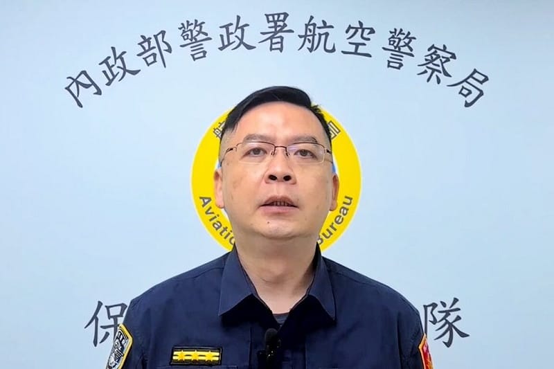 航空警察局14日表示，警方於13日獲報，在桃園國際機場第二航廈逮捕一名偷泡麵、餅乾的外籍男子，男子供稱想離開台灣但身無分文，警方將依刑法竊盜罪移請桃園地檢署偵辦，並為男子尋求協助。（航空警察局提供）中央社記者吳睿騏桃園機場傳真　114年12月14日   