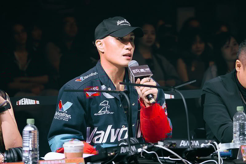 評審YELLOW黃宣籲參賽樂團享受舞台，並期待冠軍「BRBP」的專場演出。&nbsp;&nbsp;&nbsp;圖：高雄流行音樂中心/提供