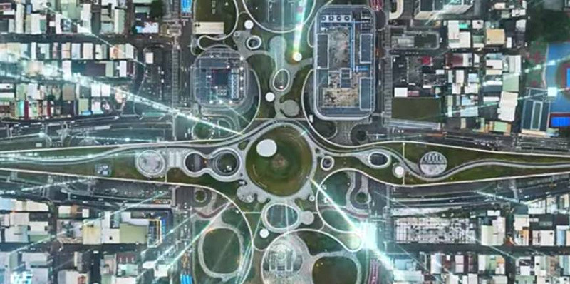 「愛ài高雄」城市形象短片透過主角AI人，接觸傳統文化與現代科技，感受港都新舊共融的人文底蘊。&nbsp;&nbsp;&nbsp;圖：高雄市新聞局/提供