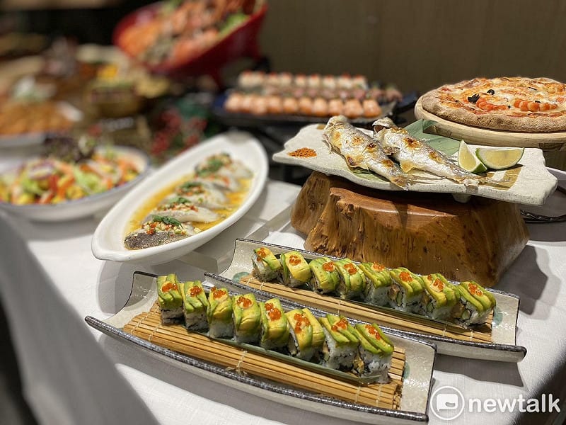 其他菜色同樣展現多國特色與濃郁海味，包括名古屋手羽先、炸蝦天婦羅、現烤午魚，以油炸與直火技法呈現鹹香&nbsp;&nbsp;&nbsp;圖：唐復年/攝