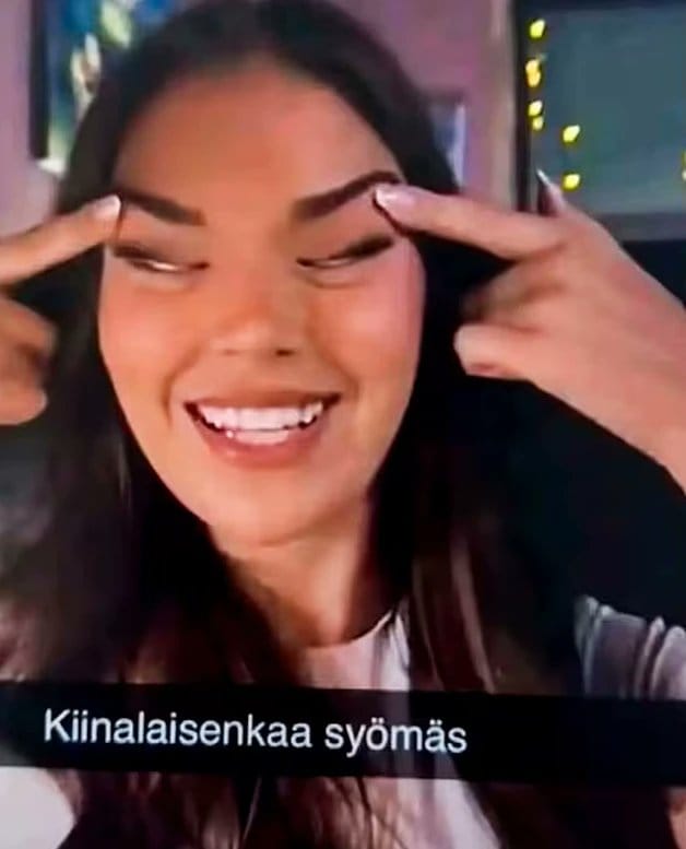 扎法切日前在個人社群平台發布一張「用手指將雙眼拉成狹長形」的照片,並配上「我們去吃中餐吧」的文字。 圖:翻攝自 X 扎法切日前在個人社群平台發布一張「用手指將雙眼拉成狹長形」的照片,並配上「我們去吃中餐吧」的文字。 圖:翻攝自 X