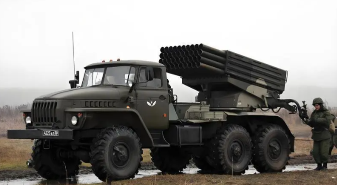 BM-21「冰雹」火箭砲。 圖:翻攝自沉浮歐羅巴 BM-21「冰雹」火箭砲。 圖:翻攝自沉浮歐羅巴