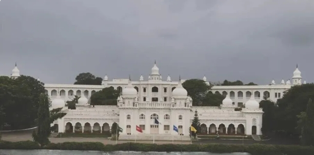 印度的歐美名企CEO製造機 海德拉巴公學 圖 : 翻攝自鳳凰Weekly 印度的歐美名企CEO製造機 海德拉巴公學 圖 : 翻攝自鳳凰Weekly