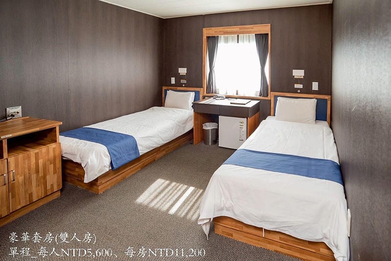 豪華套房2張單人床，每人5600元，每房1萬1200元。&nbsp;&nbsp;&nbsp;圖：華岡集團／提供