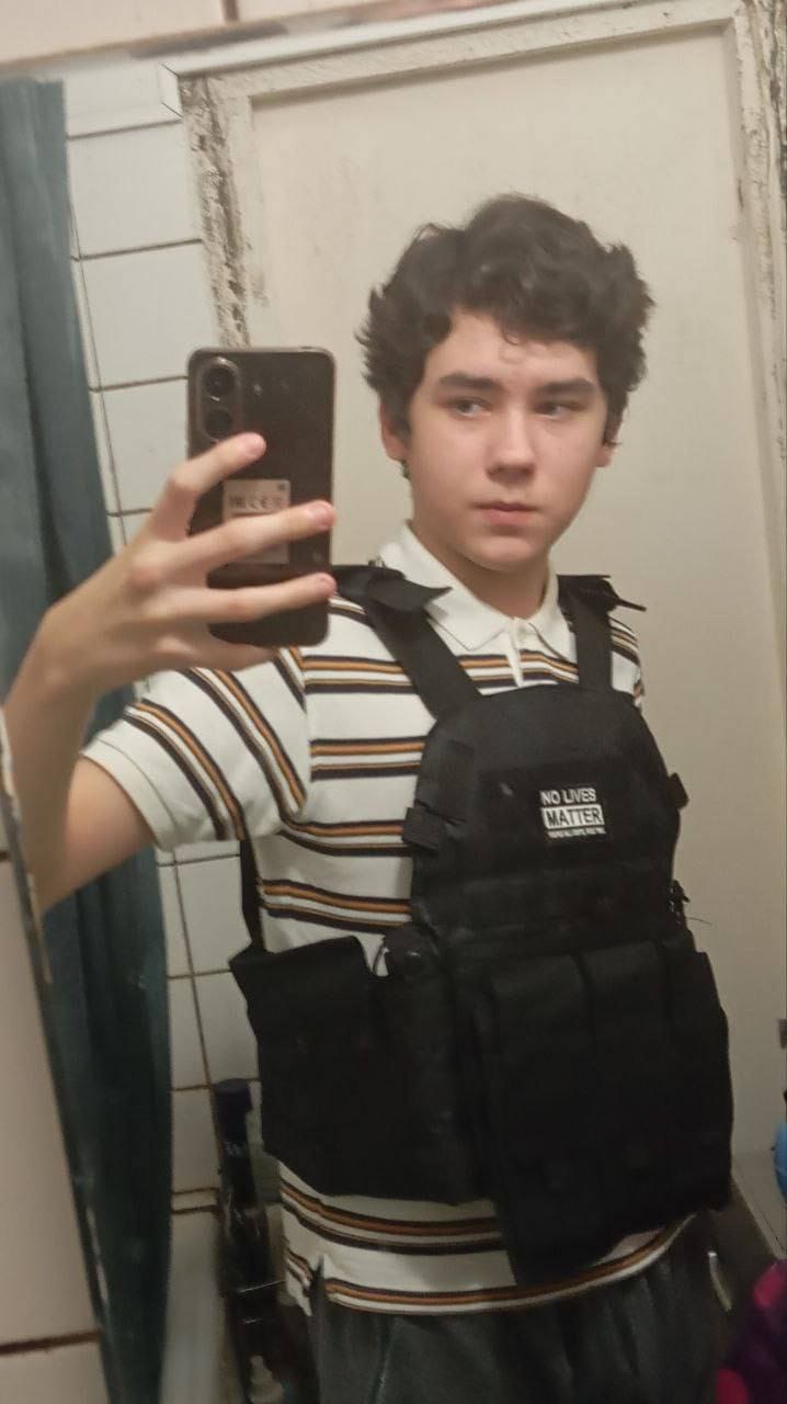 提摩西．K 實施之校園刀擊事件造成至少 1 死 3 傷。圖：翻攝自 X《NEXTA》