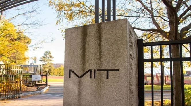  麻省理工(MIT)校門 圖 : 翻攝自瀟湘晨報 