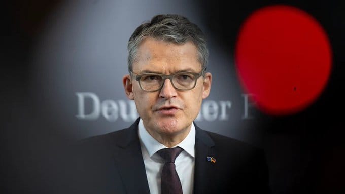  德國聯邦議院議員兼國防專家基塞韋特提出警告，呼籲歐洲國家團結一致，共同對抗俄羅斯所帶來的威脅，認為 2026 至 2027 年將成為俄歐衝突局勢的關鍵時期。 圖：翻攝自 @Maks_NAFO_FELLA X 帳號 