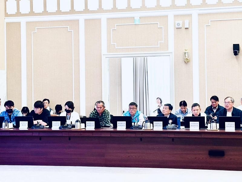 行政院17日召開「馬太鞍溪堰塞湖災後復原重建中央協調會報」擴大會議，花蓮縣政府、花蓮縣議會、光復鄉、鳳林鎮、萬榮鄉等地方政府及馬太鞍、太巴塱、阿陶莫等部落代表共同出席。&nbsp;&nbsp;&nbsp;圖：行政院提供