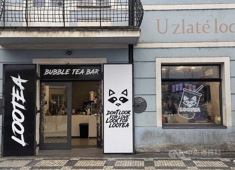 位在捷克首都布拉格小城區的手搖飲店Lootea，主打珍珠奶茶系列，自2021年創立，堅持用台灣的原物料製作珍奶。中央社記者劉郁葶布拉格攝　114年12月17日&nbsp;&nbsp;&nbsp;圖：中央社提供