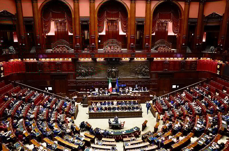 歐盟峰會18日登場，將聚焦討論是否動用俄羅斯凍結資產幫助烏克蘭，義大利總理梅洛尼17日向國會說明時表達疑慮，她並重申義大利不會派兵到烏克蘭。&nbsp;&nbsp;&nbsp;圖：義大利總理府提供