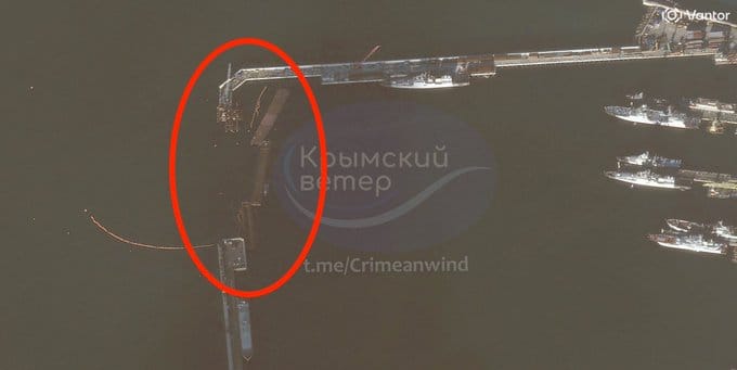 俄羅斯軍在新羅西斯克海軍港碼頭入口處擊沉了幾艘駁船，以阻止任何其他烏克蘭無人機進入。 &nbsp;&nbsp;&nbsp;圖:翻攝自@Tendar