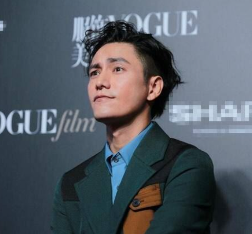 陳坤不斷對鏡頭擠眉弄眼。&nbsp;&nbsp;&nbsp;圖：翻攝自陳坤微博