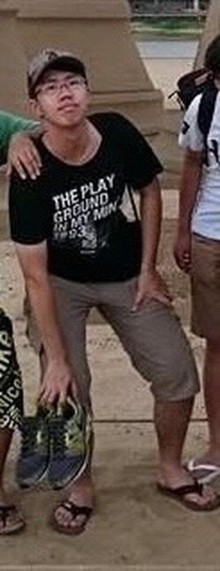 張文與同學出遊時更露出燦爛微笑。&nbsp;&nbsp;&nbsp;圖：翻攝自 threads