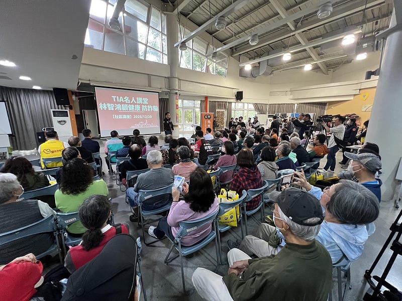 TIA名人講座前進五甲社區，吸引長輩到場聽講。&nbsp;&nbsp;&nbsp;圖：林智鴻服務處/提供