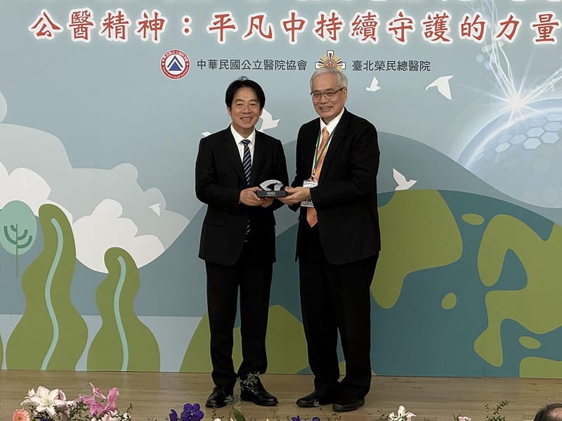 總統賴清德（左）今出席中華民國公立醫院協會－醫療韌性守護健康台灣研討會。&nbsp;&nbsp;&nbsp;圖：周煊惠 / 攝