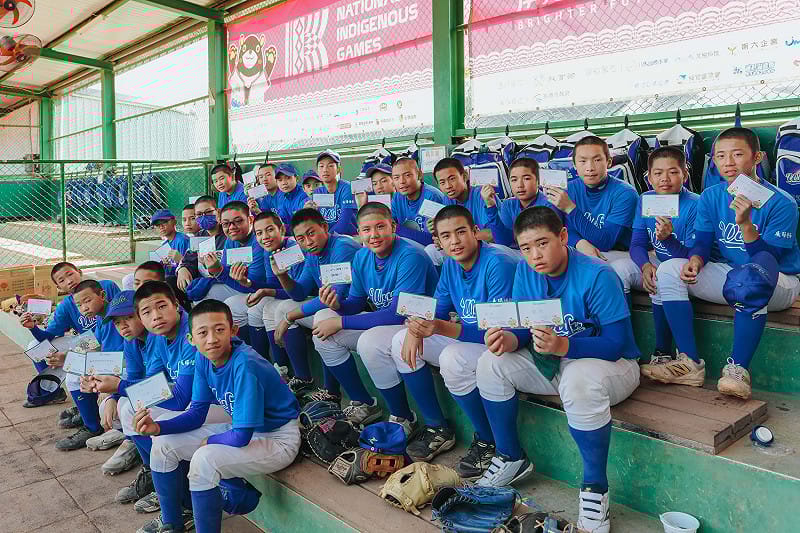 五福國中棒球隊寫下對青森大學棒球隊的謝意。&nbsp;&nbsp;&nbsp;圖：高雄市行國處/提供