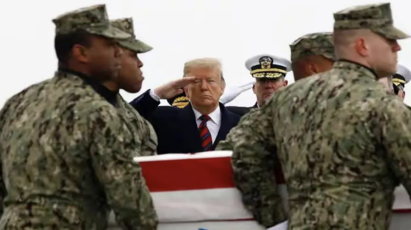 美國總統川普下令美軍19日於中東沙漠上空啟動「鷹眼打擊行動」的大規模空襲，針對伊斯蘭國（ISIS）進行報復。&nbsp;&nbsp;&nbsp;圖：翻攝自 沉浮歐羅巴