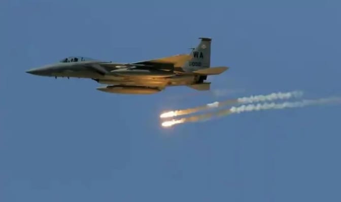  戰機攻擊ISIS。 圖：翻攝自 沉浮歐羅巴 