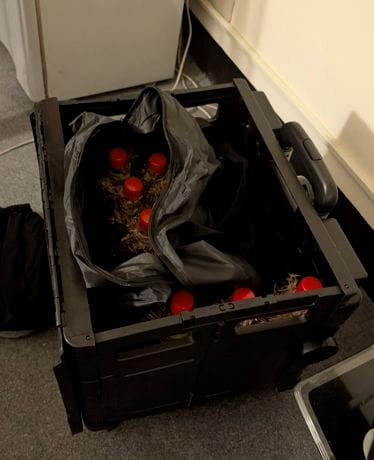 警方公布張文自製汽油彈。&nbsp;&nbsp;&nbsp;圖：警方提供