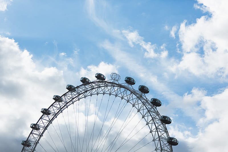 倫敦知名地標「倫敦眼」摩天輪10月底開始分階段更新升級座艙，一次更新一個，座艙被卸下後，空位由特製籠狀物暫時填補，不影響摩天輪營運和遊客體驗。&nbsp;&nbsp;&nbsp;圖：倫敦眼提供