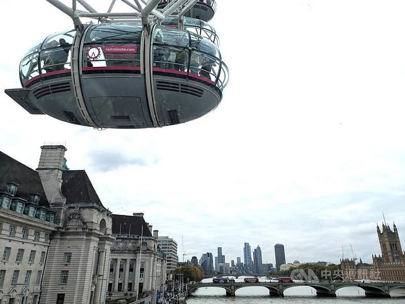 「倫敦眼」摩天輪位於市中心泰晤士河畔，高達135公尺，可360度環景遠眺倫敦市區，國會大廈西敏宮、大笨鐘、倫敦塔橋、倫敦金融城等知名地標盡收眼底。中央社記者陳韻聿倫敦攝　114年12月22日&nbsp;&nbsp;&nbsp;圖：中央社提供
