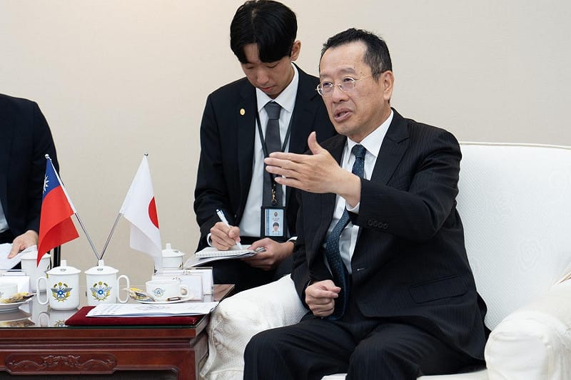 國防部長顧立雄感謝鈴木眾議員長期支持我國主權地位。&nbsp;&nbsp;&nbsp;圖：國防部提供