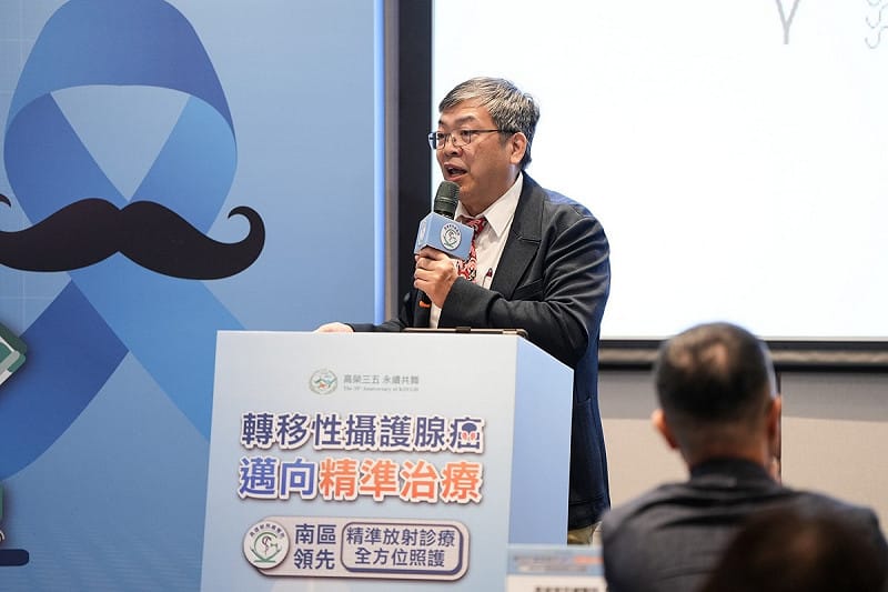 諶鴻遠主任說明，精準放射標靶治療(PSMA)採用「療診合一」概念。&nbsp;&nbsp;&nbsp;圖：高雄榮總/提供