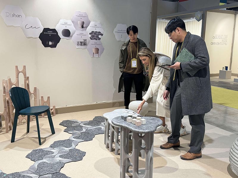 2024年受補助青創業者「遞嬗設計工作室」參加「義大利國際米蘭家具展」，展售使用循環材料及3D列印設計的家具產品。&nbsp;&nbsp;&nbsp;圖：高雄市青年局/提供