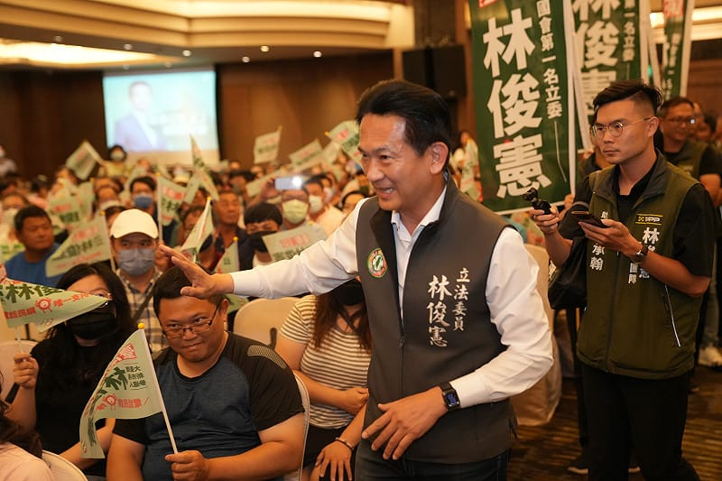 民進黨台南市長初選訂於明年1月12日展開民調初選，參選人陳亭妃和林俊憲正全力衝刺。這場初選不僅是地方競逐，也成為黨內路線與未來縣市長、總統大選勝選策略的重要觀察指標。&nbsp;&nbsp;&nbsp;圖：本報資料照片