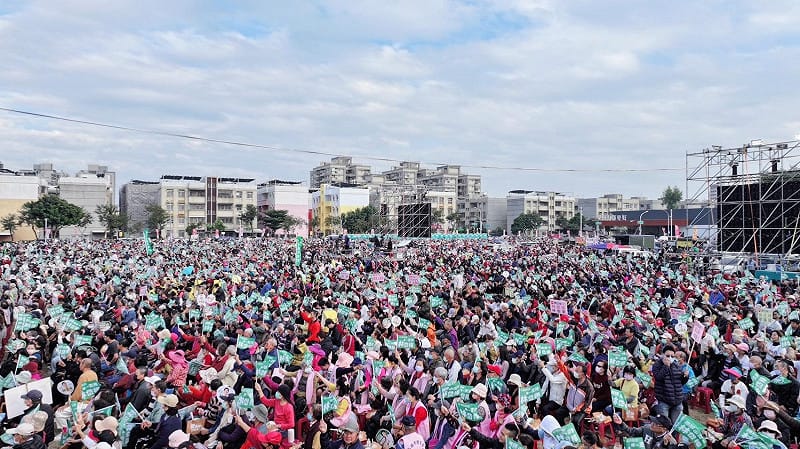林岱樺鳳山壓軸大造勢，現場宣稱湧入破10萬人。&nbsp;&nbsp;&nbsp;圖：林岱樺辦公室/提供