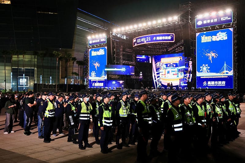 大批警力動員參與2026跨年高市府實兵演練。&nbsp;&nbsp;&nbsp;圖：高雄市政府/提供