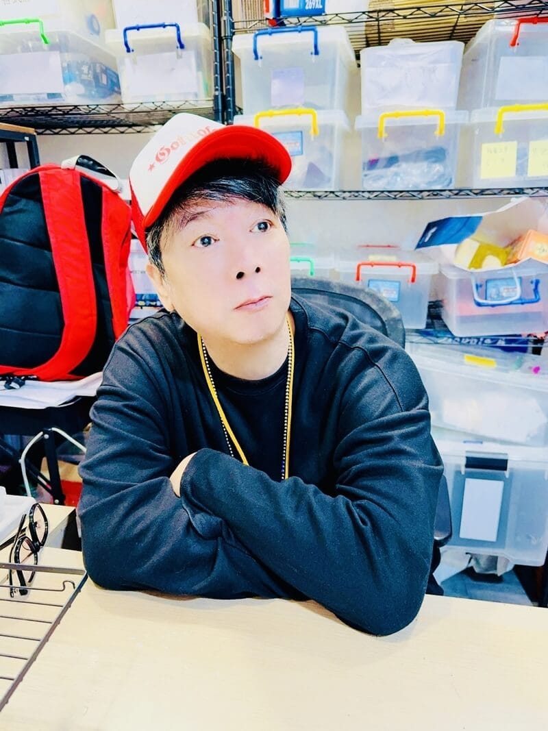 資深藝人曹西平自1982年出道，有「熱情的姑娘」等歌曲代表作，近年多參與談話或綜藝節目演出，並活耀於社群網站與粉絲互動。（圖取自曹西平臉書粉絲專頁facebook.com）&nbsp;&nbsp;&nbsp;