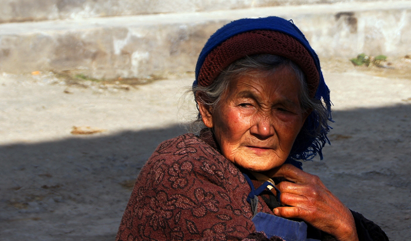 分析認為，當中國輿論場大量渲染「美國斬殺線」時，實際上轉移了對自身社會結構問題的關注，包括低水準的農村養老金、醫療自付比例過高，以及城鄉與戶籍制度造成的保障斷裂。&nbsp;&nbsp;&nbsp;圖:翻攝自微博新聞中心