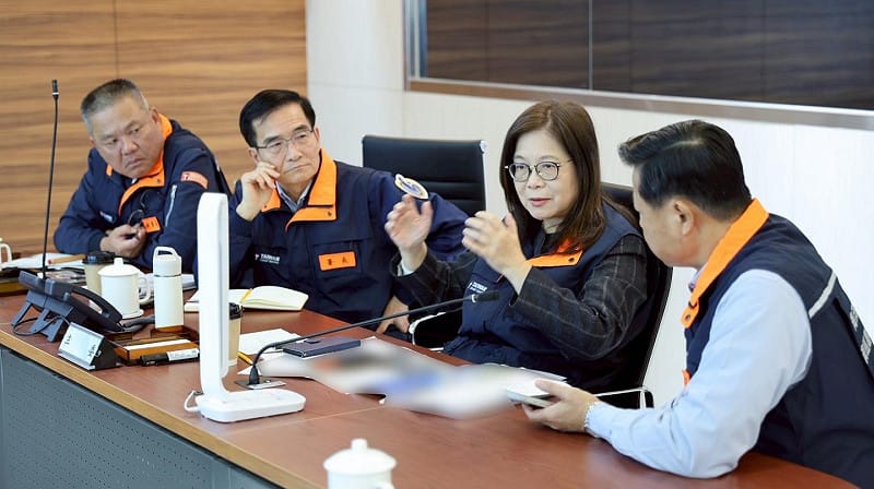 海委會主委管碧玲主持海巡署第六次應變會議，在會議上，對海巡同仁的表現，做一個整理。&nbsp;&nbsp;&nbsp;圖：擷自管碧玲臉書粉專