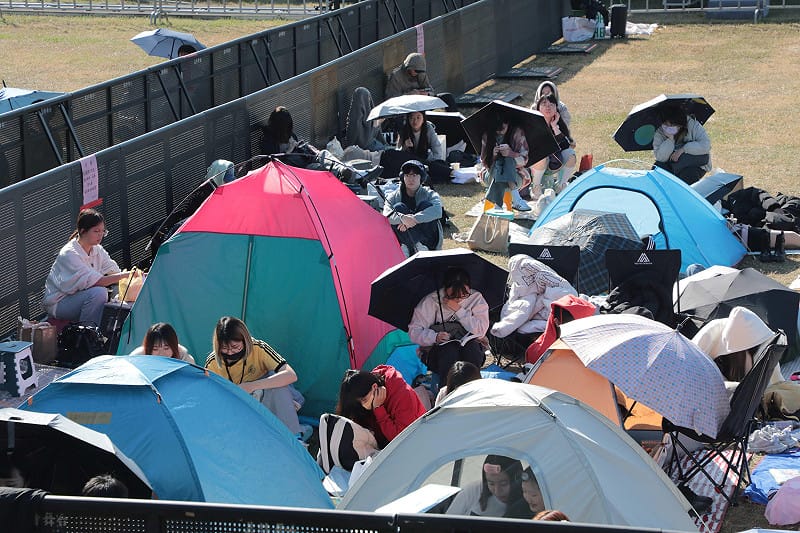 上午已有數百名歌迷在現場搶佔最佳位置，有歌迷從台北、台中、高雄前來，甚至昨晚就在台南過夜。&nbsp;&nbsp;&nbsp;圖：台南市政府提供