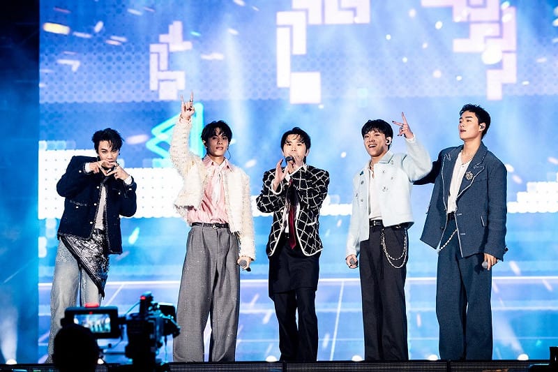 AcQUA源少年率先帶來勁歌熱舞〈little bomb〉炒熱氣氛。&nbsp;&nbsp;&nbsp;圖：高雄市政府/提供