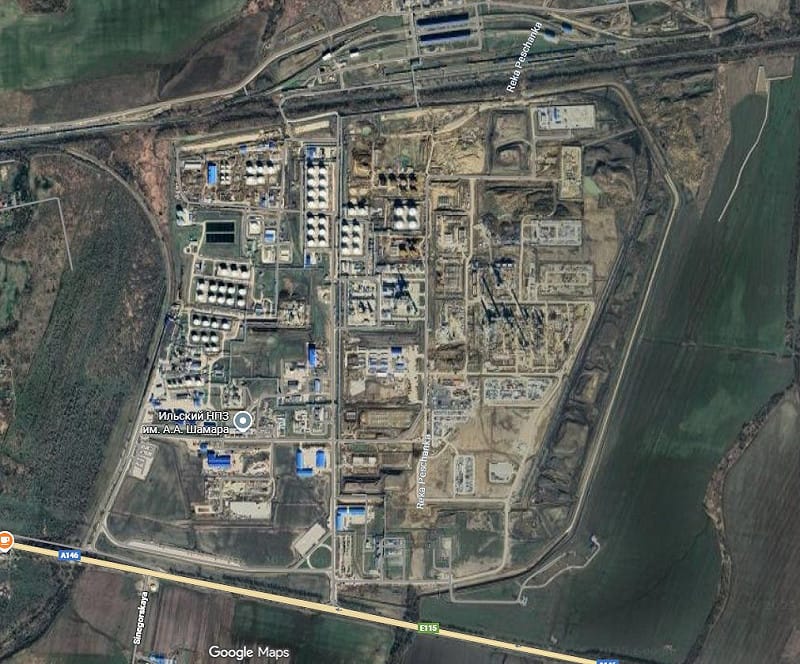  伊爾斯基（Il’skii）煉油廠遭烏克蘭無人機擊中後發生爆炸與火災。 圖：翻攝自 X 