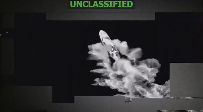  美國空軍「幽靈騎士」近期在南加勒比海執行反毒任務，使用機載火炮擊毀3艘以編隊方式朝美國方向航行的毒販快艇。 圖：翻攝自 X 